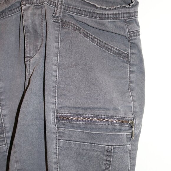 Juniors/women's Union Bay Cargo pants, medium gray, size 9. - Picture 3 of 4